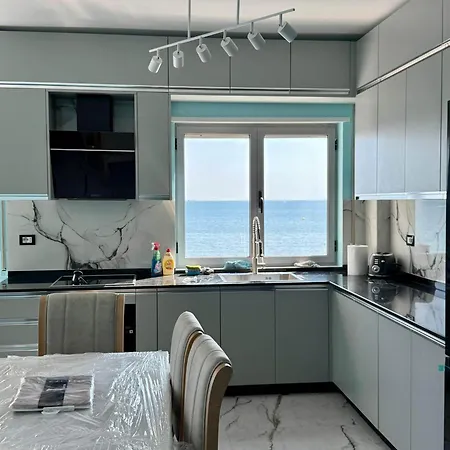 Seaview Apartament *